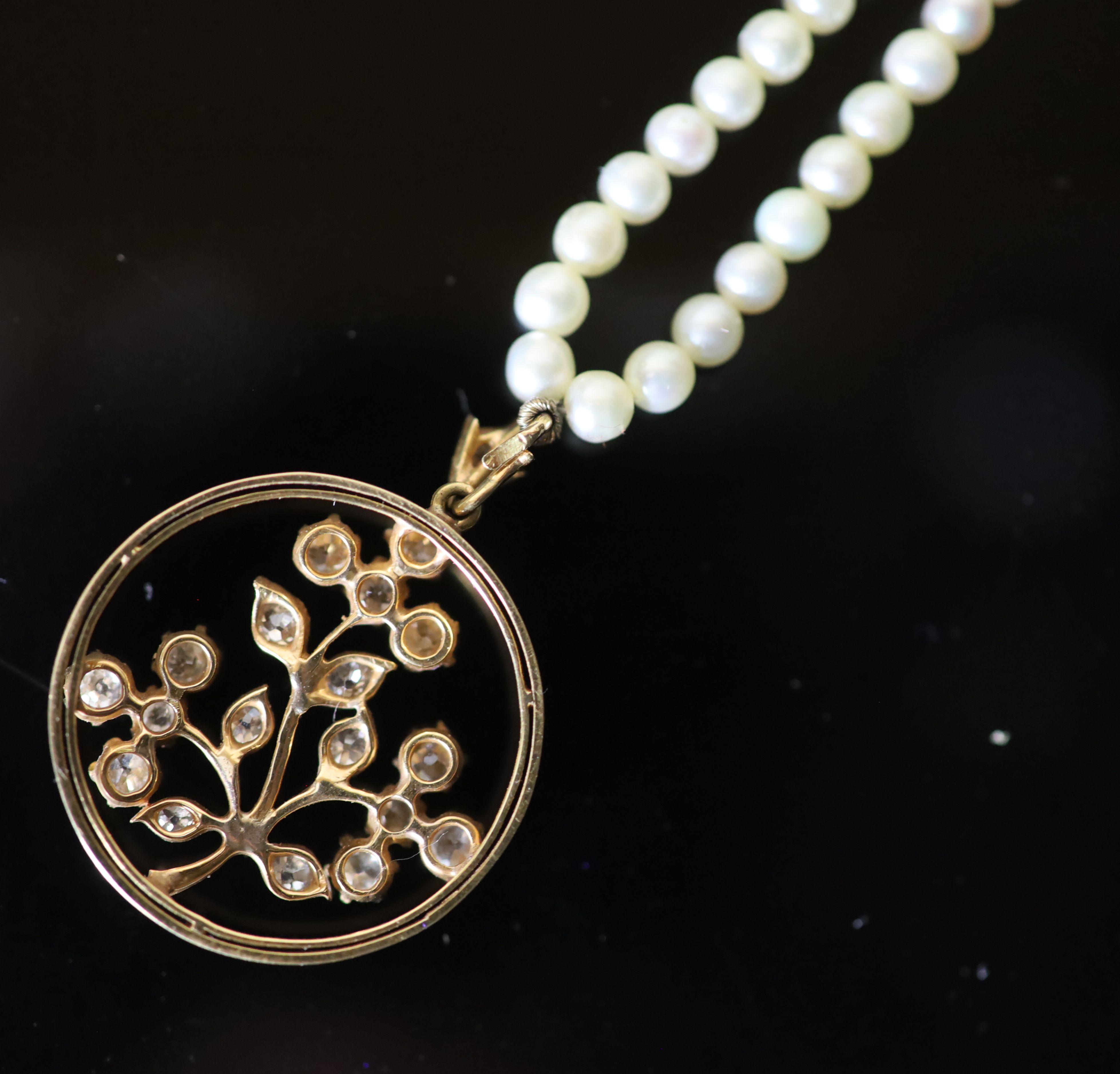 An early 20th century, gold, pearl and diamond set circular pendant necklace,